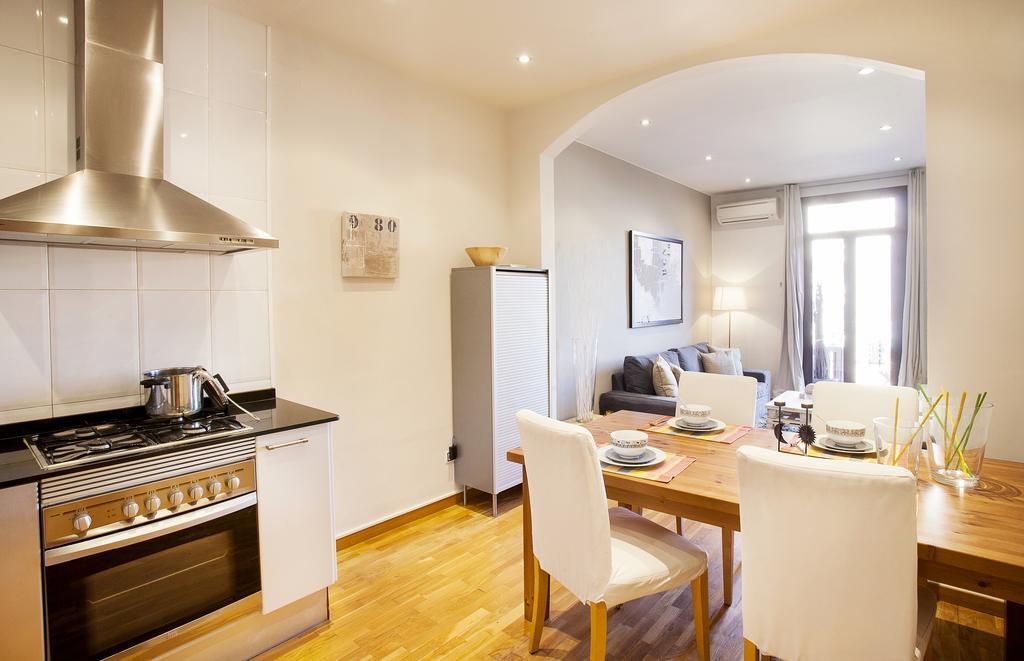 Apartments Barcelona & Home Deco Viladomat ภายนอก รูปภาพ