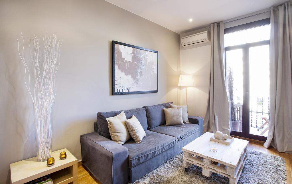 Apartments Barcelona & Home Deco Viladomat ภายนอก รูปภาพ