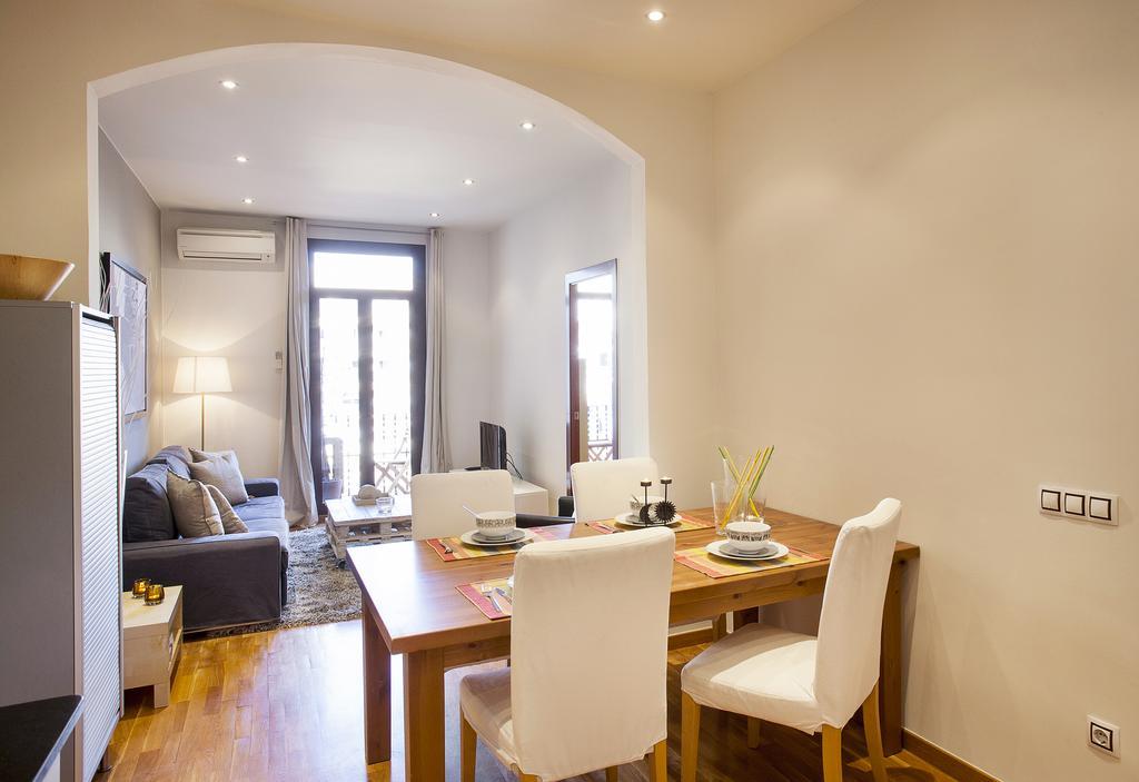 Apartments Barcelona & Home Deco Viladomat ภายนอก รูปภาพ