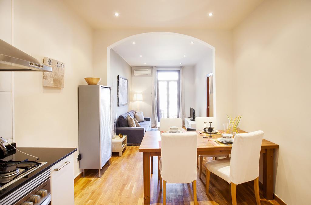 Apartments Barcelona & Home Deco Viladomat ภายนอก รูปภาพ
