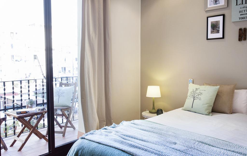 Apartments Barcelona & Home Deco Viladomat ภายนอก รูปภาพ