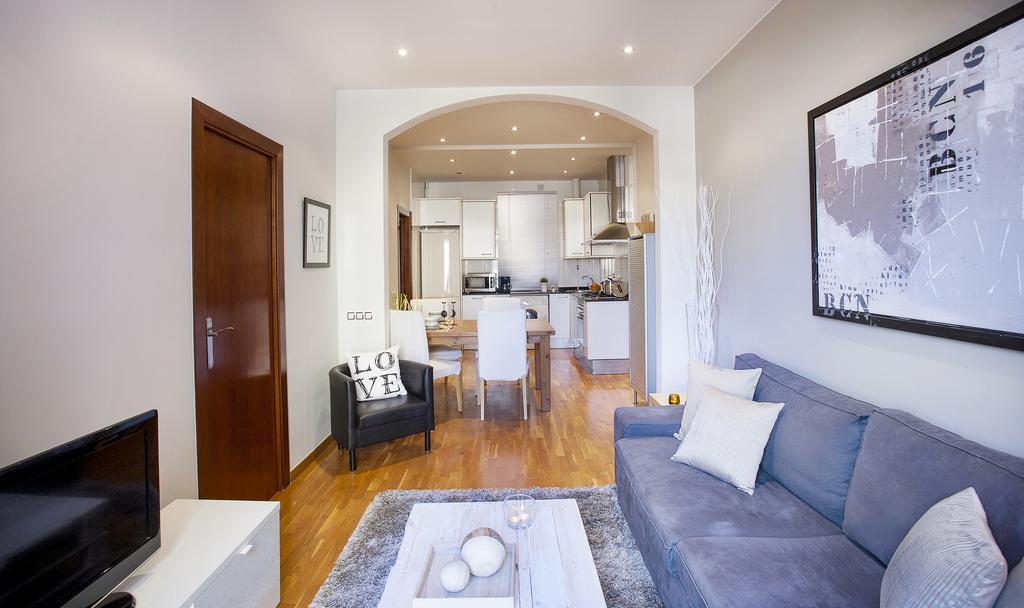 Apartments Barcelona & Home Deco Viladomat ภายนอก รูปภาพ