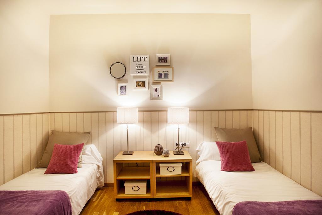 Apartments Barcelona & Home Deco Viladomat ภายนอก รูปภาพ
