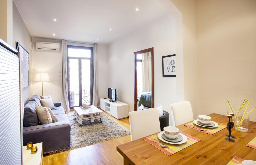 Apartments Barcelona & Home Deco Viladomat ภายนอก รูปภาพ