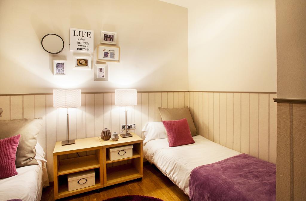 Apartments Barcelona & Home Deco Viladomat ภายนอก รูปภาพ